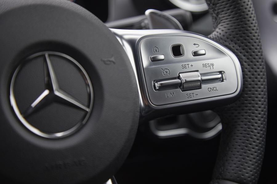 Детали интерьера Mercedes-AMG A35 4Matic Sedan (V177) 2019 года  (UK) (фото 51 из 74)